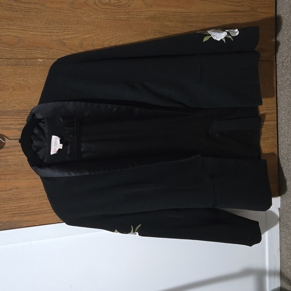 Women blazer with flowers - Picture 1 of 3